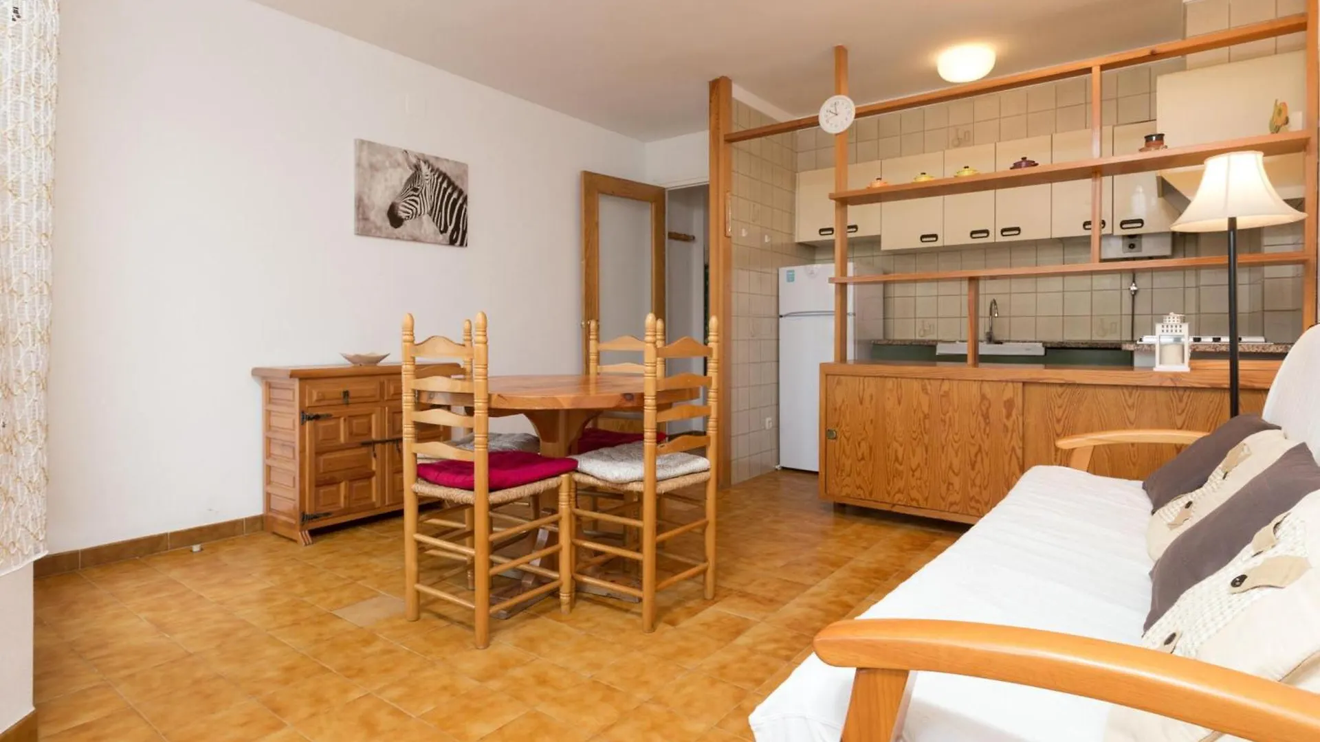Apartment Luminoso Apartamento Con Vistas Al Mar A 50M De La Playa De Grifeu, Llanca - Es-228-25