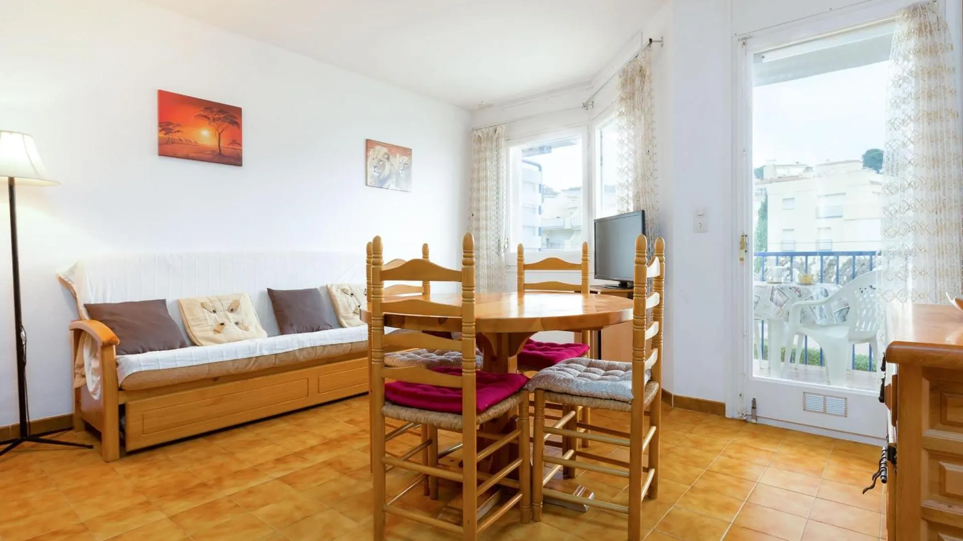 Luminoso Apartamento Con Vistas Al Mar A 50M De La Playa De Grifeu, Llanca - Es-228-25 Spain